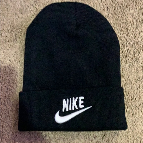 black nike skully
